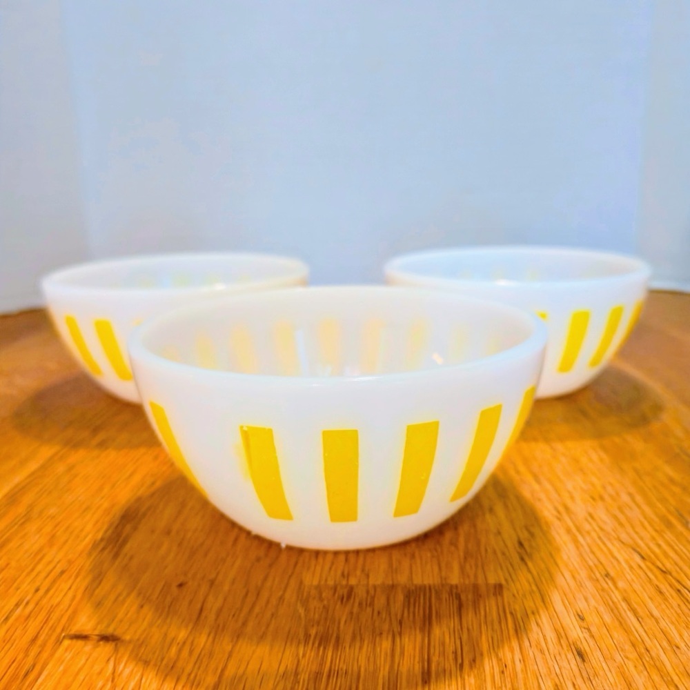 Set of 3 Rare Federal Glass Yellow Stripe Bowls, 5” Mid Century Milk Glass - Picture 4 of 4